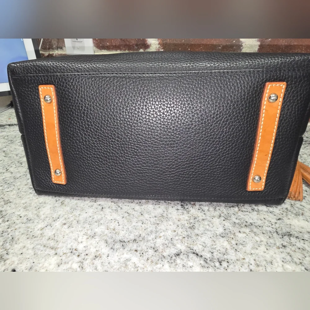 SOLD…SOLD…SOLD… Dooney Bourke Vintage Handbage - Picture 3 of 7